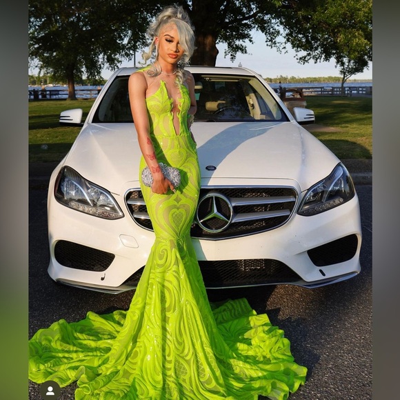 MEET MYKEENA 😊🩷 - Picture 2 of 9